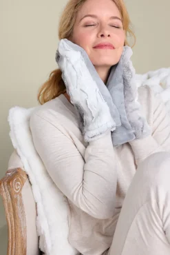 Sale Soft Surroundings Lavender Spa Mittens White/Silver