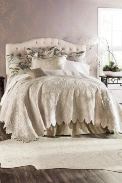 New Soft Surroundings Marguerite Scalloped Quilt Gardenia